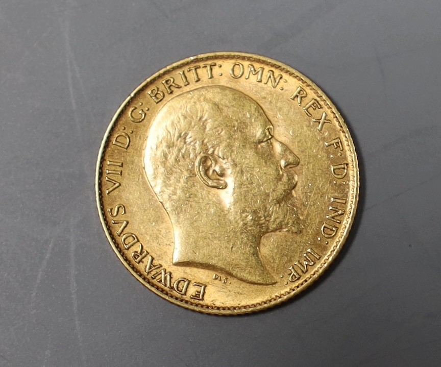 An Edward VII 1907 gold half sovereign.